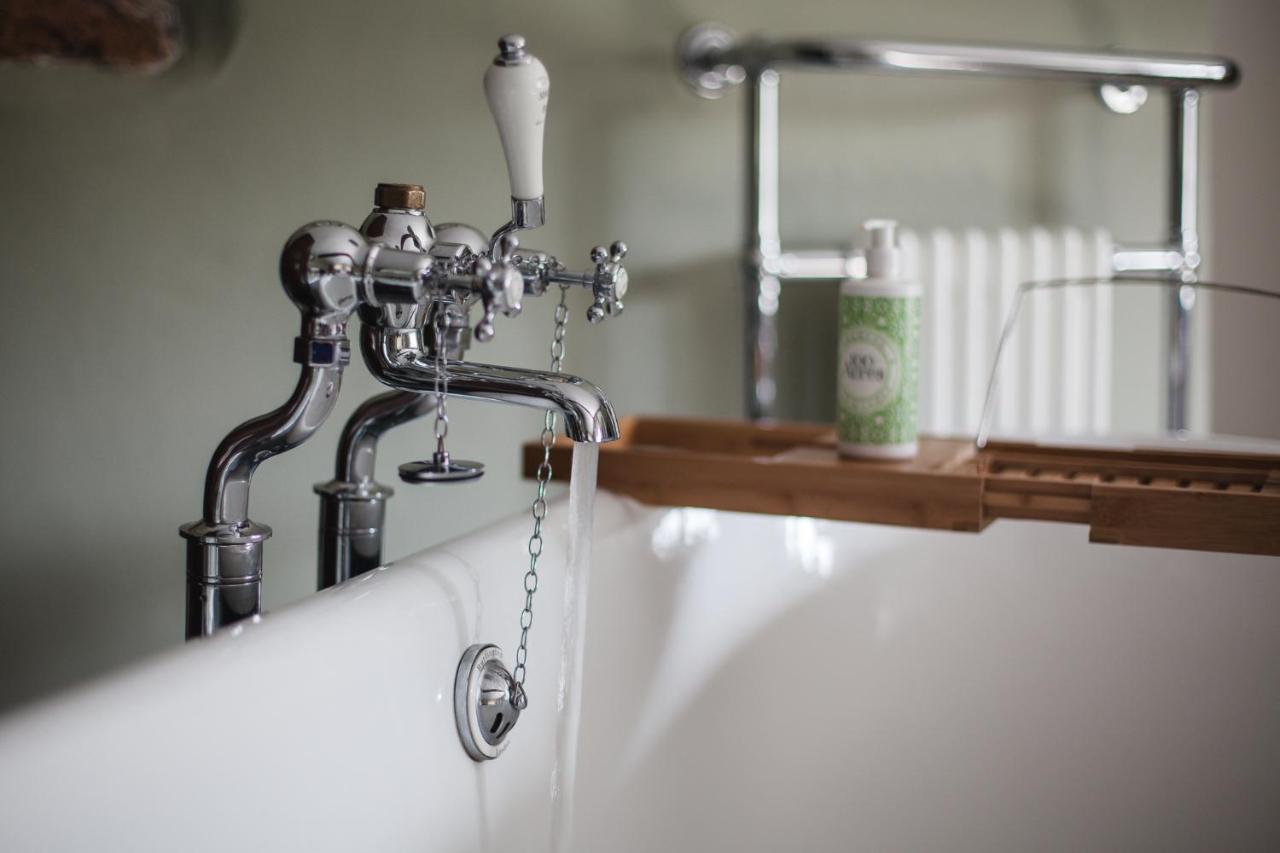 The George Inn Barford St Michael Exterior photo A bath tap