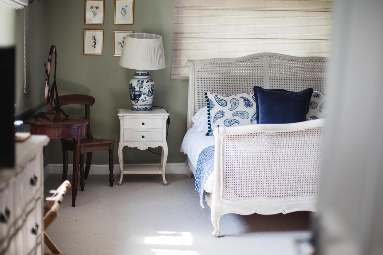 The George Inn Barford St Michael Exterior photo A bedroom
