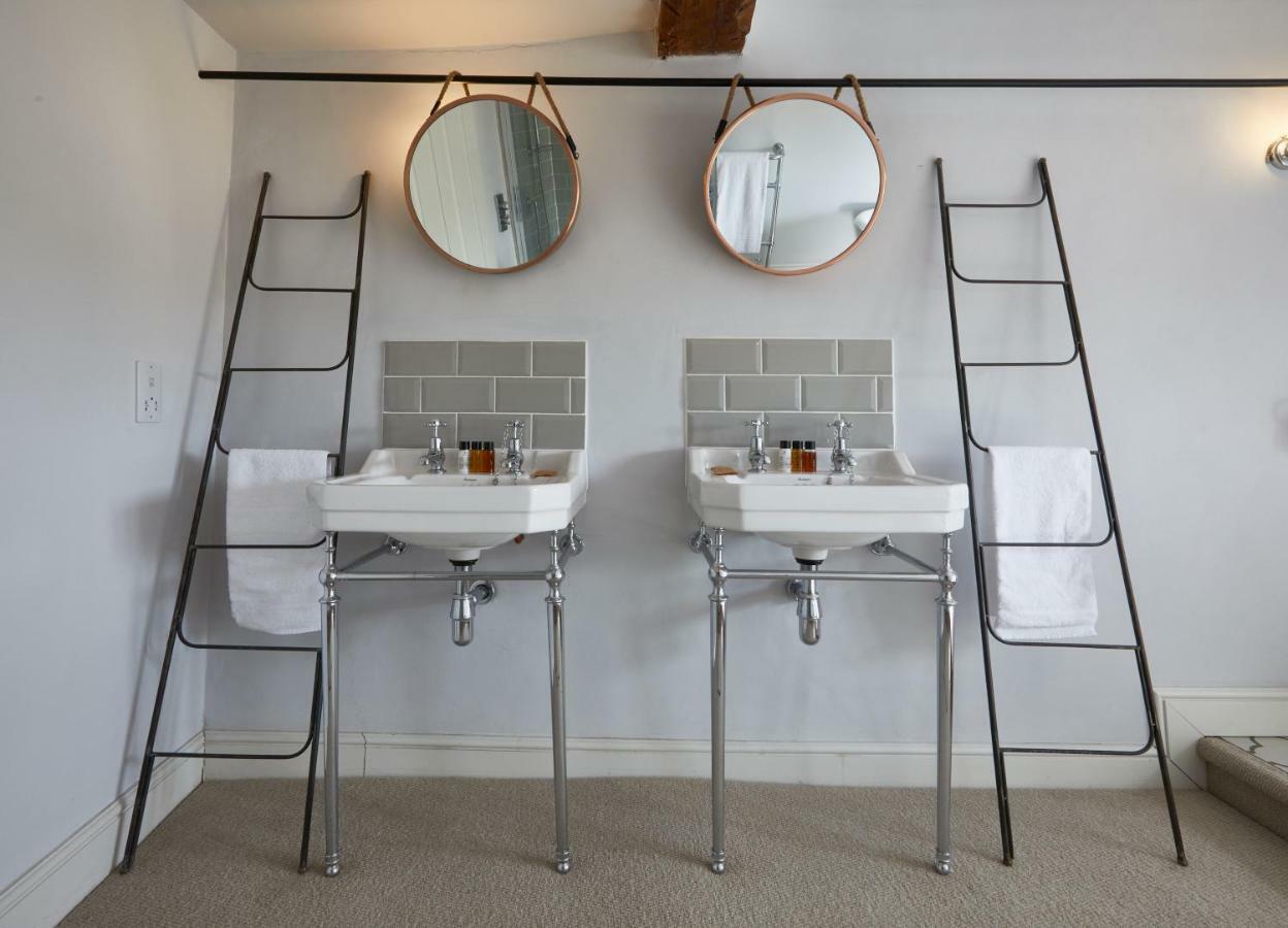 The George Inn Barford St Michael Exterior photo Bathroom at The Swan